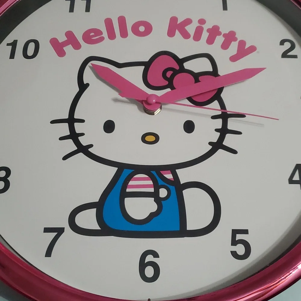 Hello‎ Kitty pink metallic magenta analog wall clock